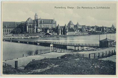 Marienburg - Die Marienburg mit Schiffsbrcke