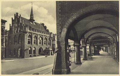 Marienburg - Lauben mit Rathaus