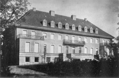Pałac w Ogrodzieńcu przebudowany przez Paula von Hindenburga w roku 1928