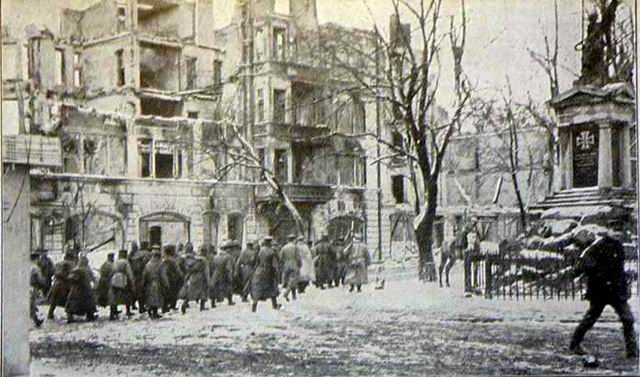 Elk - Monument at church 1915